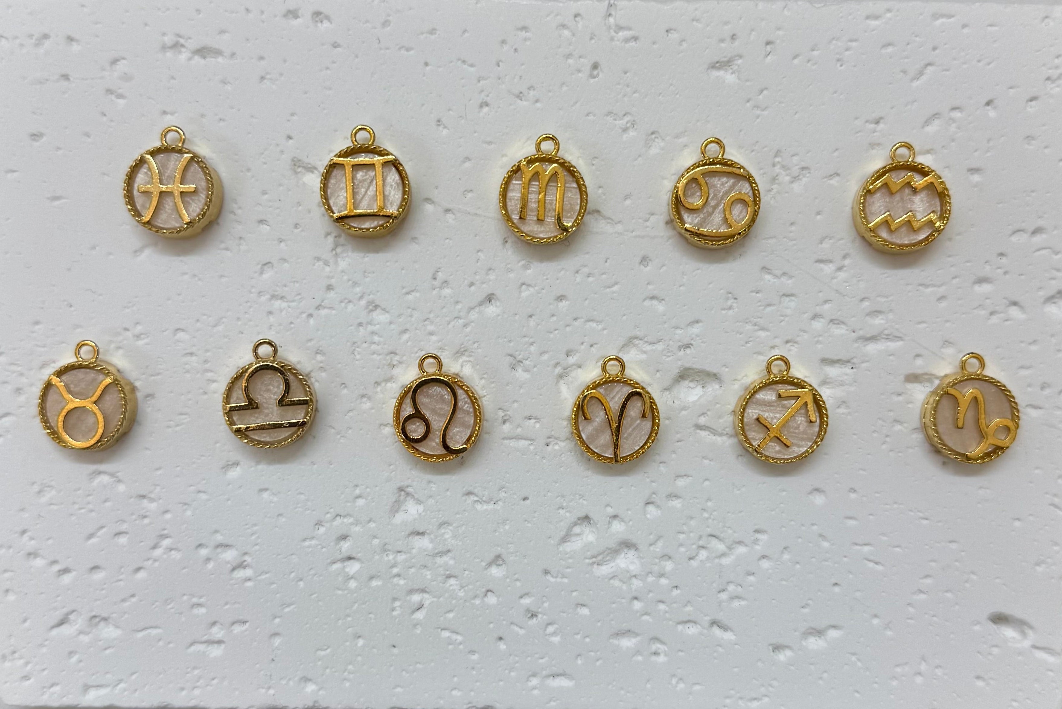 Personalisierbare Sternzeichen Kettenanhänger | 24K Vergoldet